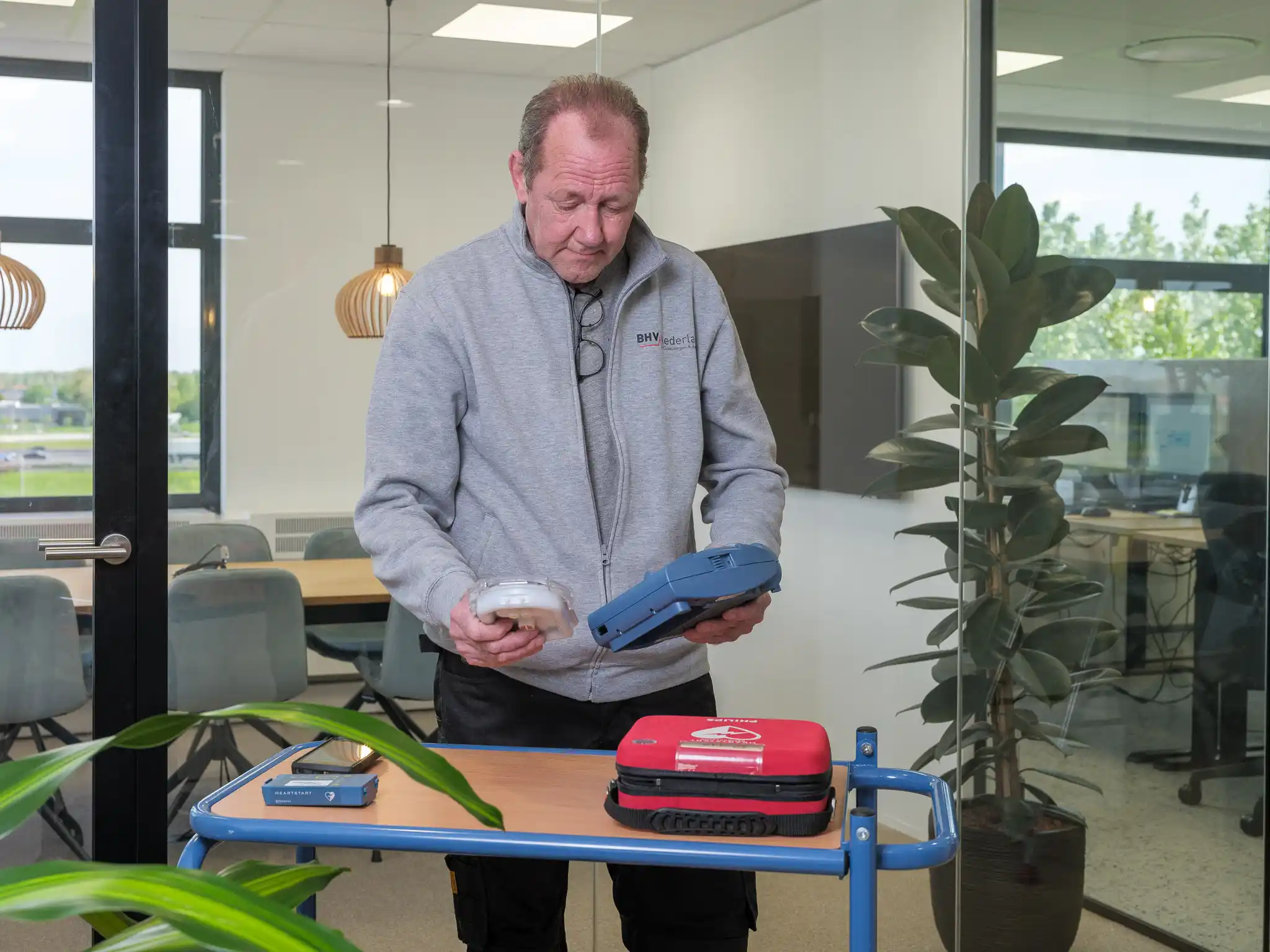 Jaarlijks controleren van de AED
