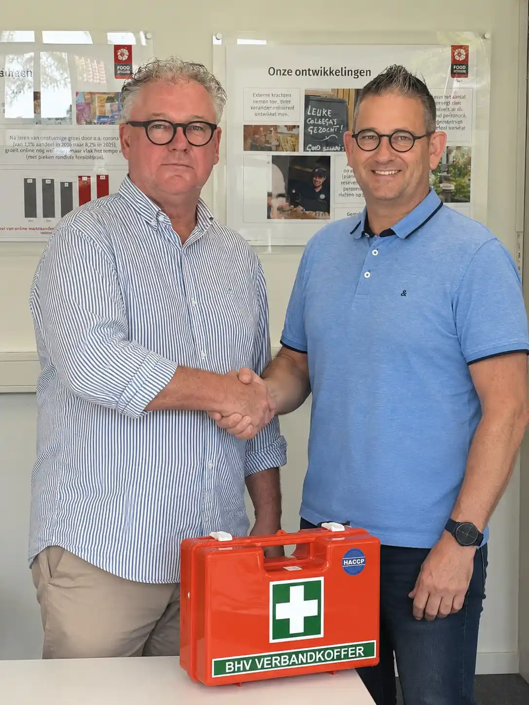 Marc en kees schudden de hand voor de lancering van ZIB (zorg in een box)