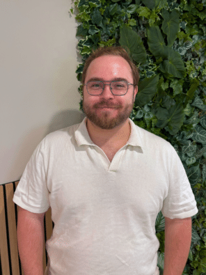 Portret foto van technisch tekenaar Bram Hak